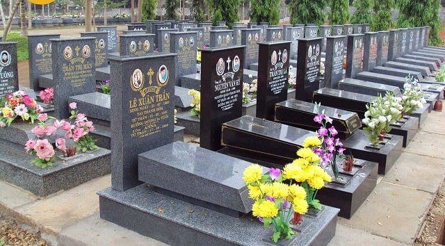 Bia mộ đá mang nhiều ý nghĩa