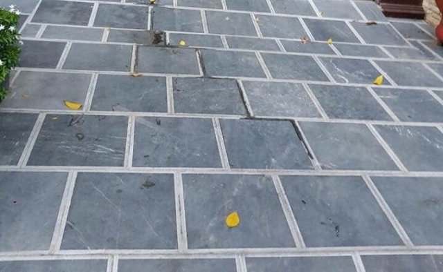 Bề mặt có độ nhám nên chống trơn trượt