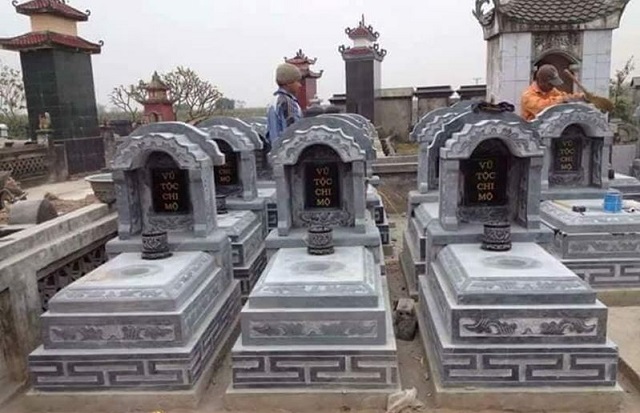 Các chi tiết hoa văn khắc trên mộ đá tam cấp