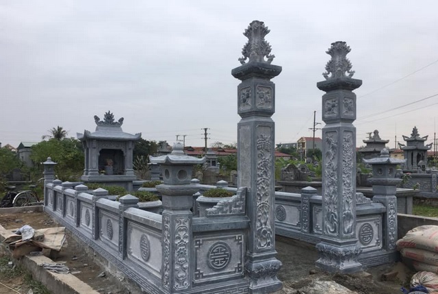 Mẫu hoa văn khắc trên tường rào đá đẹp