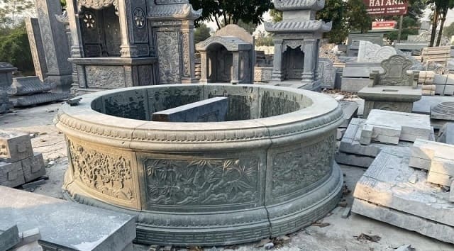 Mẫu mộ tròn đá xanh rêu kích thước lớn có 1 mái đơn giản