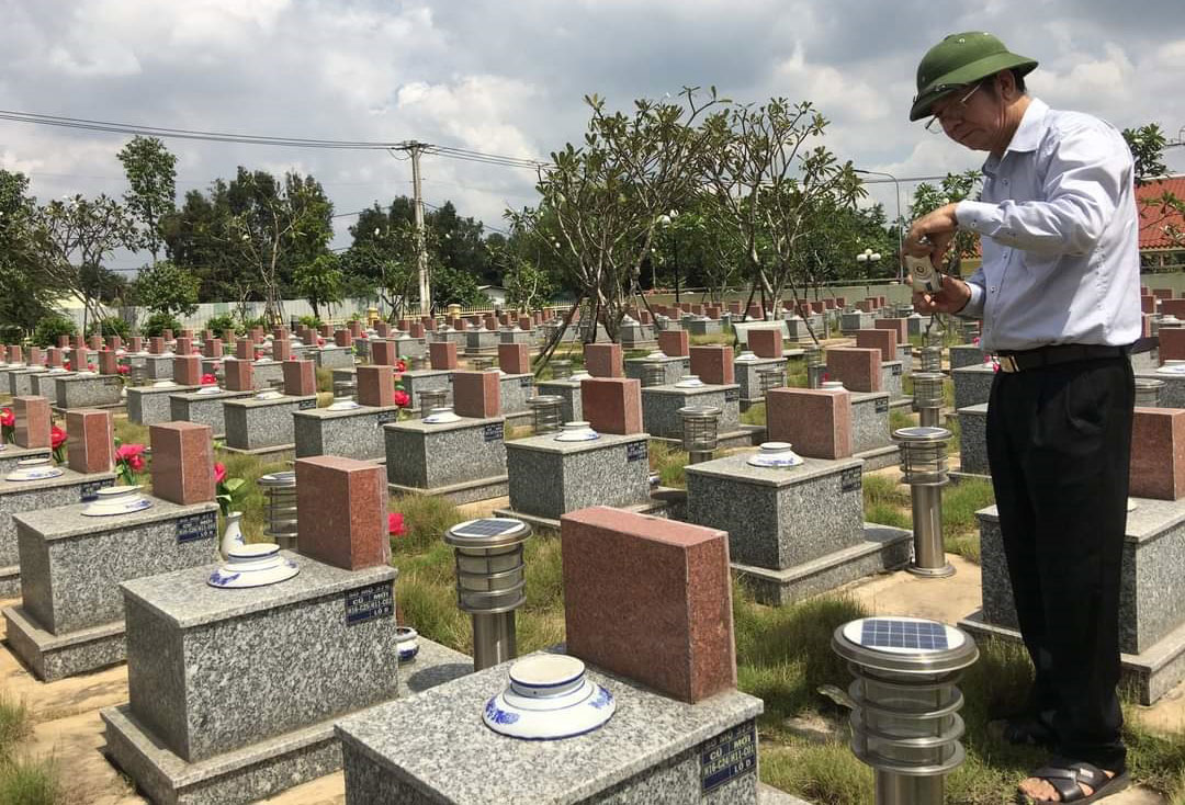 Mẫu mộ liệt sỹ ốp đá hoa cương