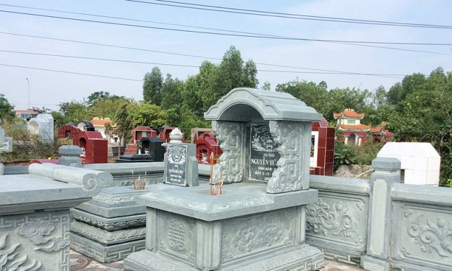 Phần mộ mái vòm kết hợp với các chi tiết chạm khắc mềm mại