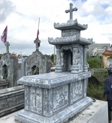 Mộ đá công giáo một mái kích thước nhỏ tại Phú Thọ