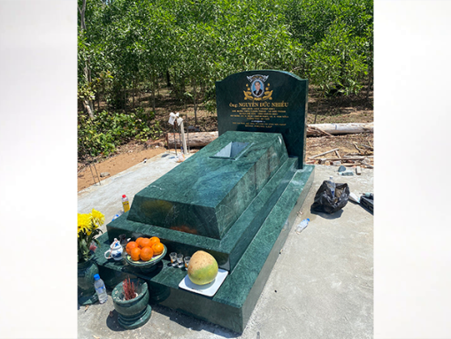 Mo-da-granite-mau-xanh-ngoc-DT-MDG01-uy-nghiem