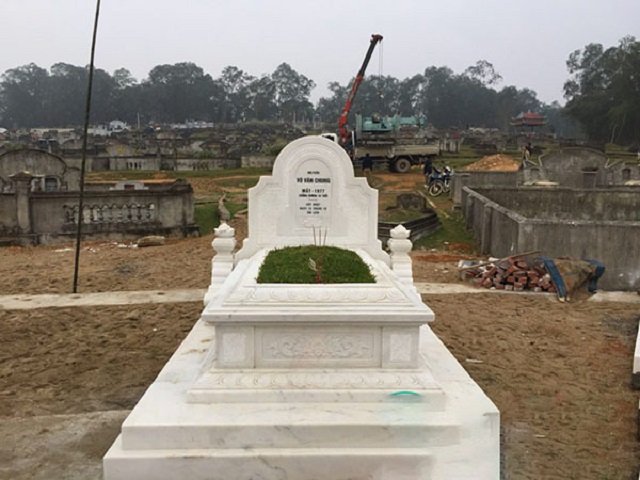 Mộ đá màu trắng mang ý nghĩa về sự thoát tục, tinh khôi và thuần khiết