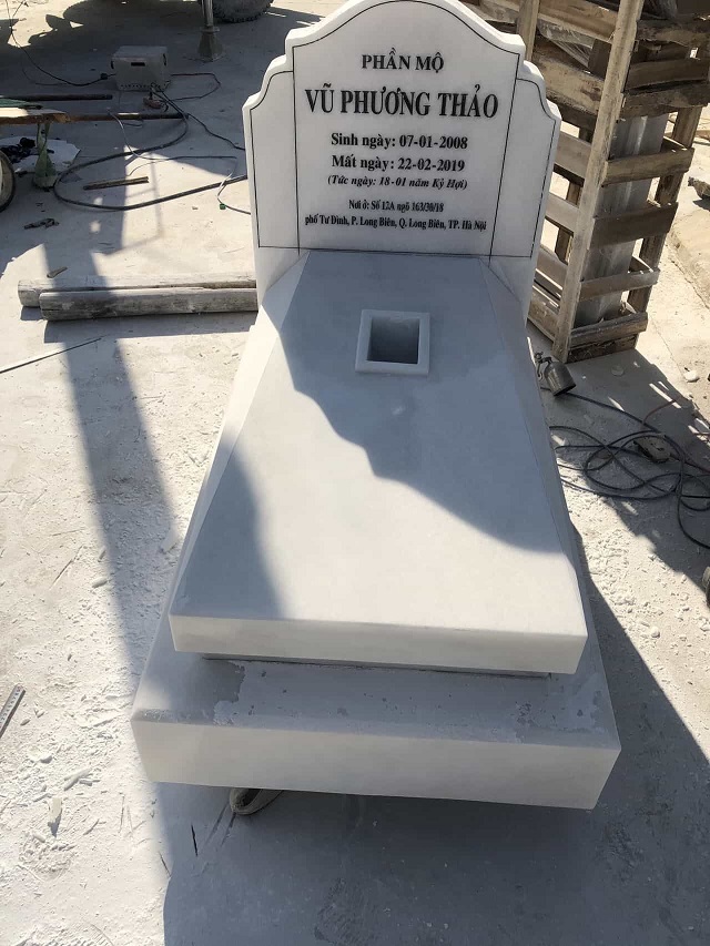 Mộ hậu bành bằng đá granite trắng tinh khiết cho người trẻ tuổi