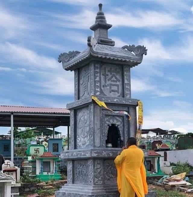 Mộ tháp hầu hết đều được làm từ đá tự nhiên