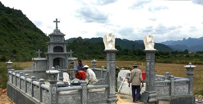 Khu lăng mộ đá công giáo tại Kiến An - Hải Phòng