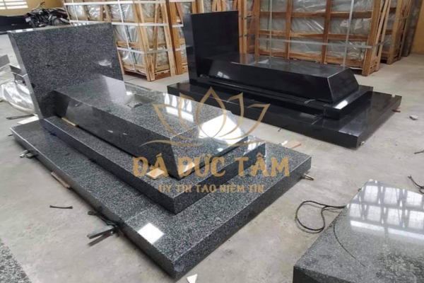 Mộ đá tự nhiên làm bằng Đá hoa cương (Đá granite) Mộ đá tự nhiên làm bằng Đá hoa cương (Đá granite)