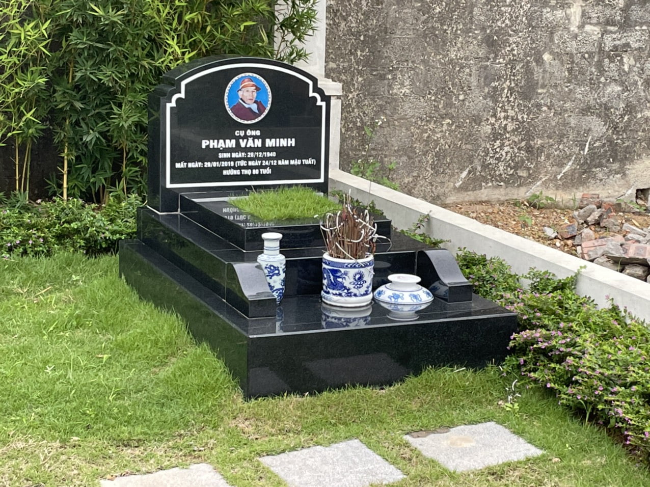 Mộ đá tự nhiên Granite đen tuyền Mộ đá tự nhiên Granite đen tuyền