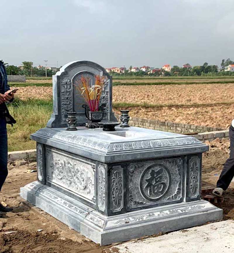 Mộ đá tự nhiên làm từ đá xanh đen Mộ đá tự nhiên làm từ đá xanh đen